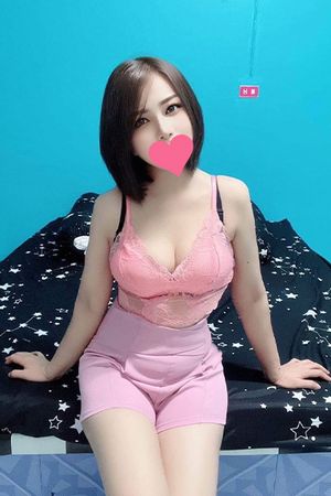 サービス良のスレンダー美人