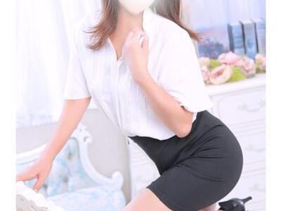 東京都新宿区のデリヘル新宿人妻城｜沢口41歳Cカップ、小柄な奥様を辛口査定